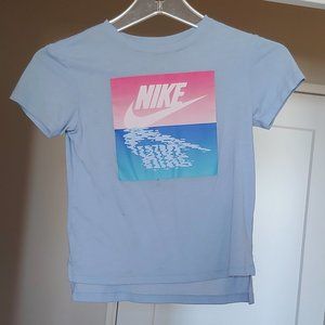 GENTLY USED, VINTAGE LOOK, NIKE TEE SHIRT, SMALL!!!